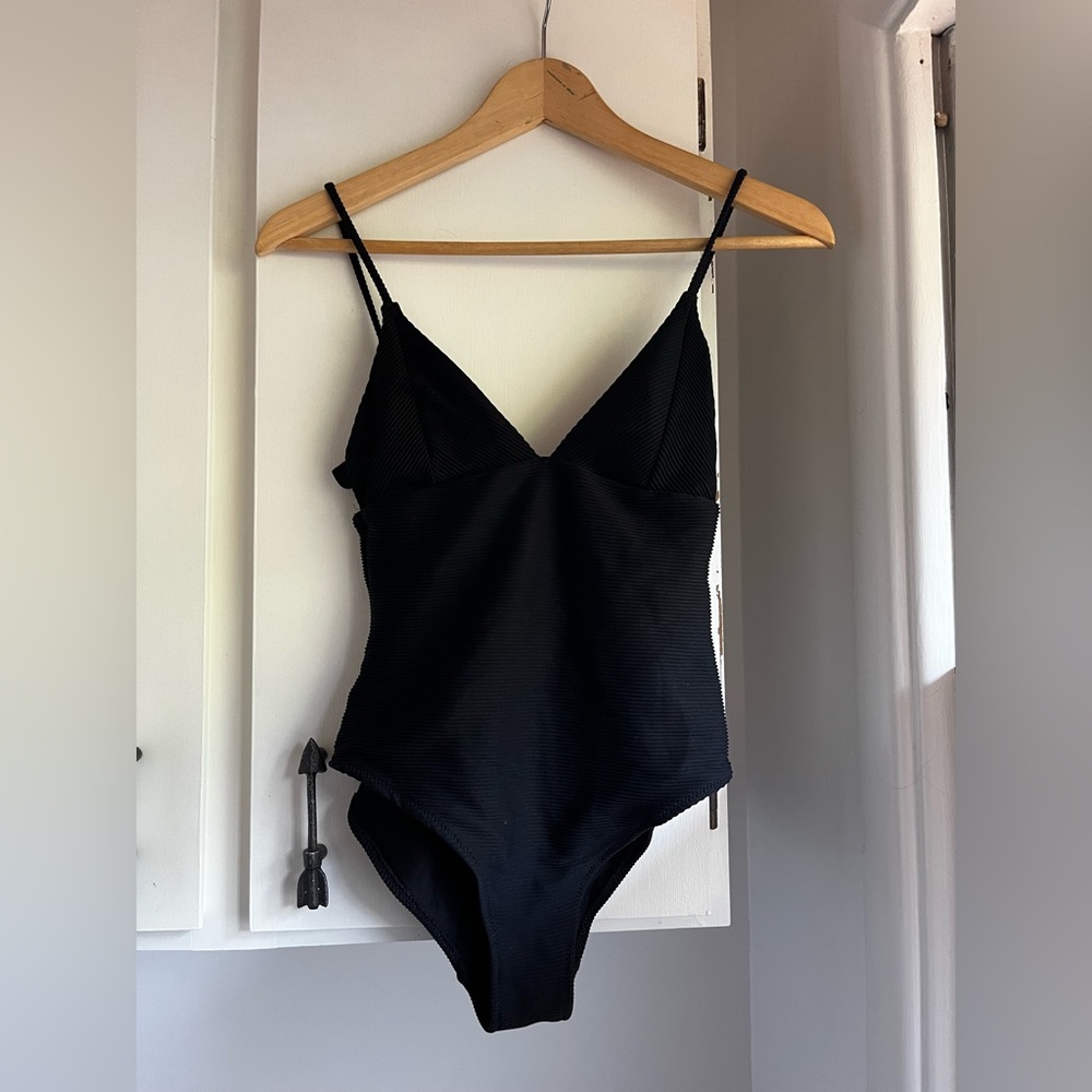 H&M black ribbed swim suit